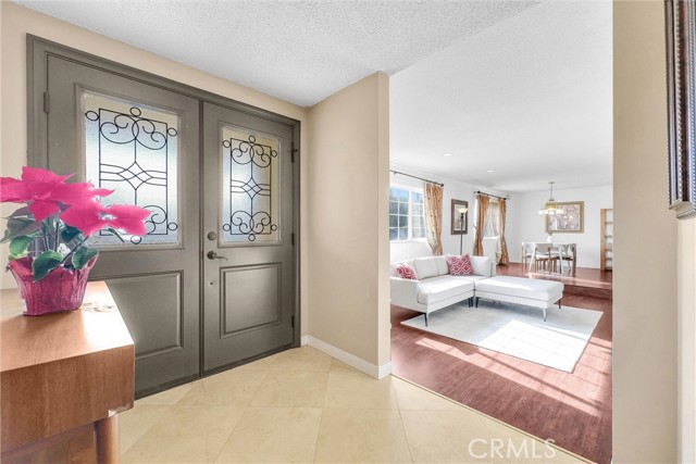 61 W Birchcroft Street, Arcadia CA: https://media.crmls.org/medias/91abd851-0748-4c58-948a-4fdd7d117249.jpg