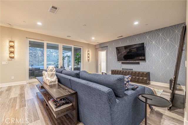 Detail Gallery Image 10 of 67 For 25035 Hidden Willow, Canyon Country,  CA 91387 - 5 Beds | 4 Baths