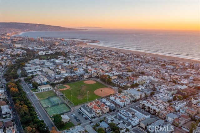 1223 Loma Drive, Hermosa Beach, California 90254, 3 Bedrooms Bedrooms, ,3 BathroomsBathrooms,Residential,Sold,Loma,SB23197172