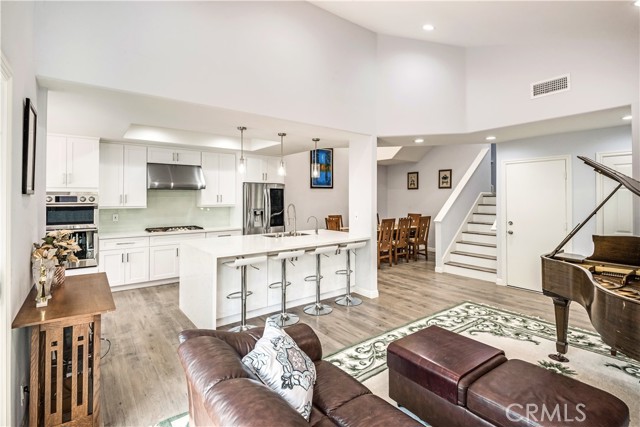 Detail Gallery Image 16 of 28 For 16 Monterey Ct, Manhattan Beach,  CA 90266 - 3 Beds | 3 Baths