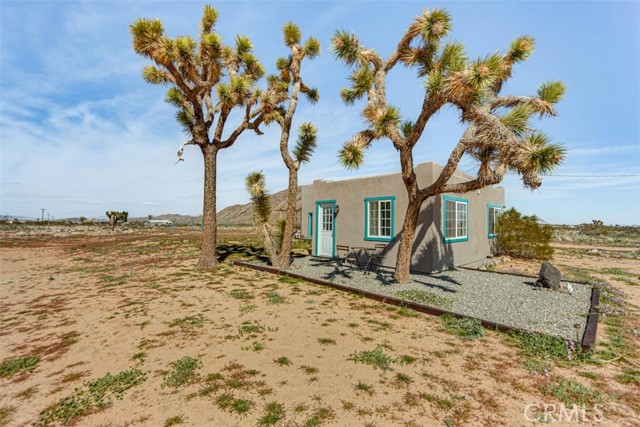 Detail Gallery Image 4 of 28 For 58725 Botkin Rd, Landers,  CA 92285 - 3 Beds | 2 Baths