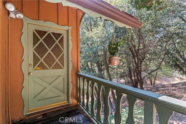 Detail Gallery Image 4 of 42 For 332 Wylerhorn Dr, Crestline,  CA 92325 - 4 Beds | 2/1 Baths