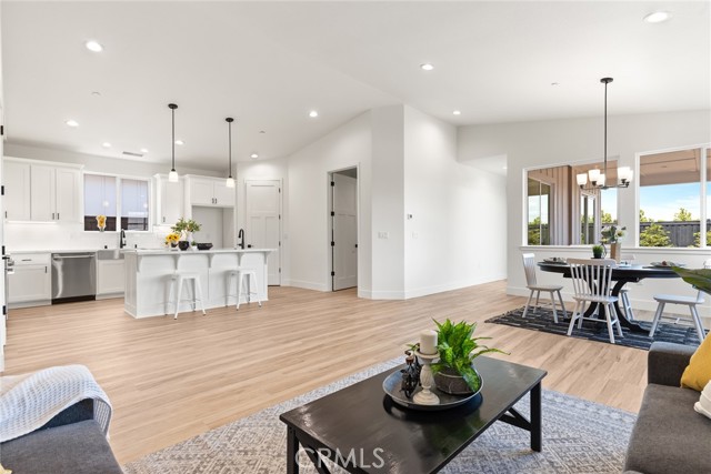 Detail Gallery Image 9 of 20 For 9 Harkness Court, Chico,  CA 95973 - 3 Beds | 2/1 Baths