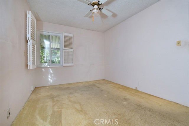 631 N Evergreen Street, Burbank CA: https://media.crmls.org/medias/91b0a31b-2cf7-4cf6-b2a0-2ec033d8f28f.jpg