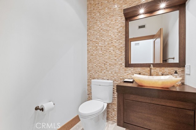 5 Sea View Lane, Newport Coast CA: https://media.crmls.org/medias/91b0fdb0-011d-4e4c-8a11-24cbf9bb5fbb.jpg