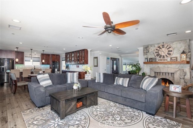 Detail Gallery Image 13 of 52 For 18855 Consul, Corona,  CA 92881 - 4 Beds | 4/1 Baths