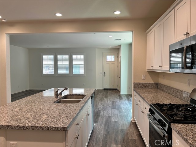 Detail Gallery Image 7 of 23 For 687 S Clementine Ln, Rialto,  CA 92376 - 4 Beds | 2/1 Baths