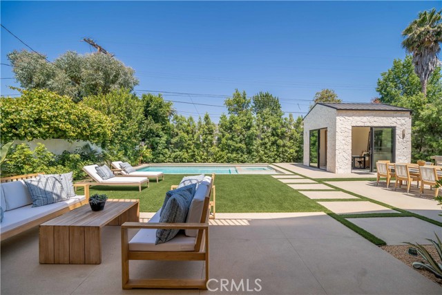 4320 Teesdale Avenue, Studio City CA: https://media.crmls.org/medias/91b1d11d-95b3-449d-b24a-380303186e32.jpg
