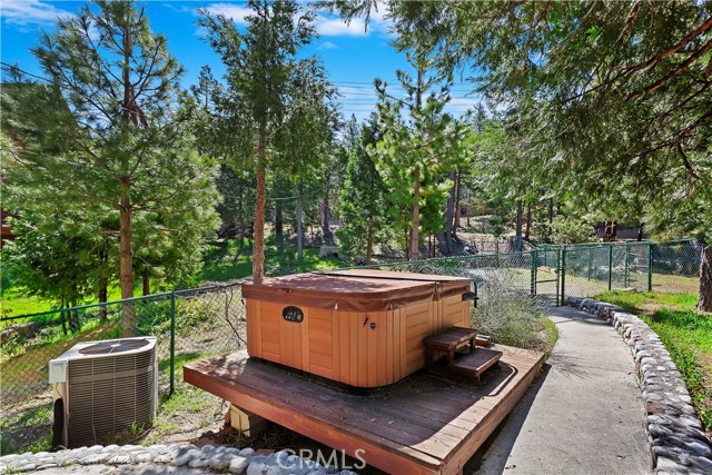 Detail Gallery Image 8 of 40 For 858 Grass Valley Rd, Lake Arrowhead,  CA 92352 - 4 Beds | 2/1 Baths