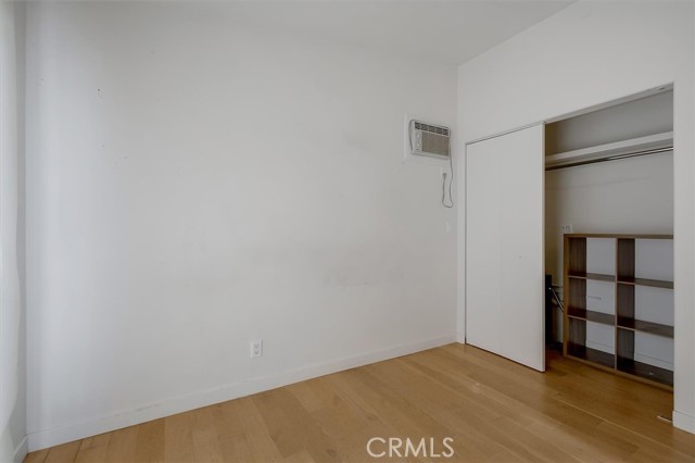 Detail Gallery Image 38 of 65 For 24216 Calvert St, Woodland Hills,  CA 91367 - 5 Beds | 3/1 Baths