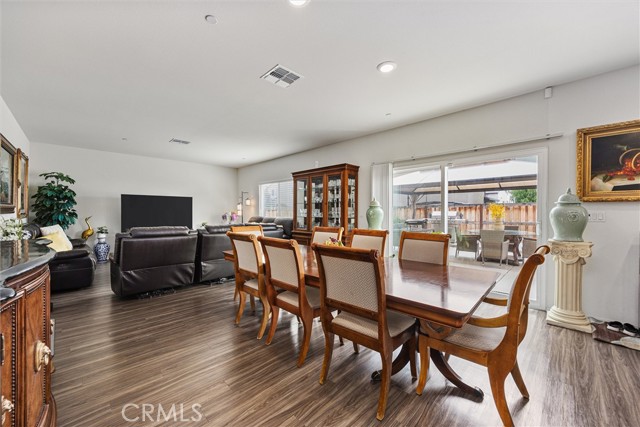 Detail Gallery Image 6 of 34 For 11115 Guaranda Pl, Bakersfield,  CA 93306 - 5 Beds | 3 Baths