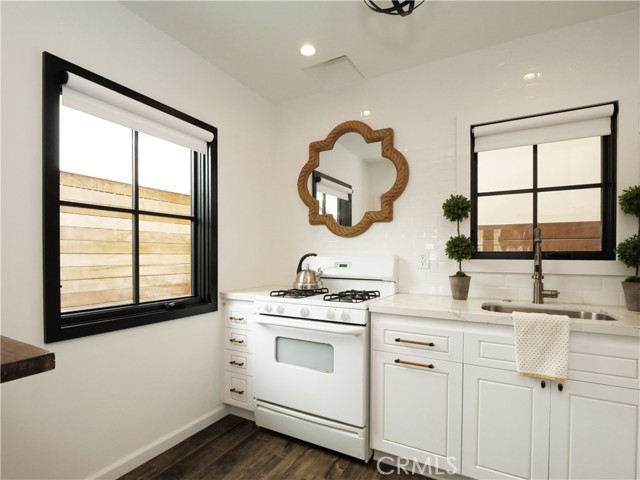 229 Marine Place, Manhattan Beach CA: https://media.crmls.org/medias/91b2c33e-04dd-4cfe-983d-e3aacd8ba266.jpg