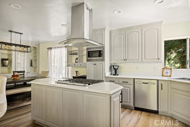 28670 Shenandoah Drive, Lake Arrowhead, CA 92352