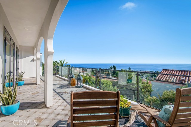 Detail Gallery Image 13 of 42 For 825 Coast View Dr, Laguna Beach,  CA 92651 - 3 Beds | 3/1 Baths
