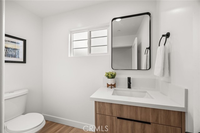 Detail Gallery Image 3 of 32 For 2391 Yorkshire Dr, Los Angeles,  CA 90065 - 3 Beds | 2/1 Baths