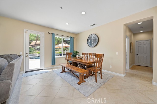 5161 Morning Glory Court, Chino Hills CA: https://media.crmls.org/medias/91b557e5-3b3b-4b88-8b38-dfd49958915f.jpg