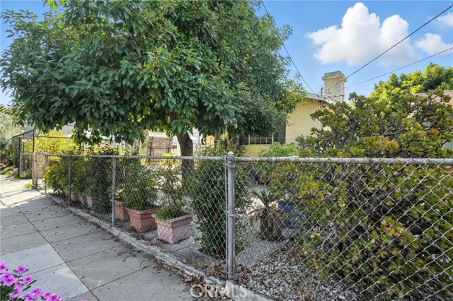 Detail Gallery Image 2 of 39 For 2662 Rich St, Los Angeles,  CA 90039 - 3 Beds | 2 Baths