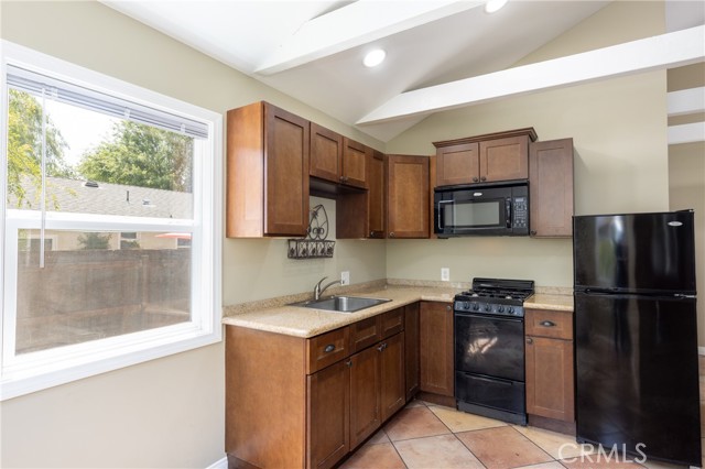 7441 Sylvia Avenue, Reseda CA: https://media.crmls.org/medias/91b65639-5b2c-406e-b7cf-989c6ae908a1.jpg