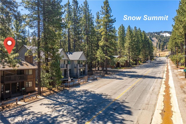 Detail Gallery Image 2 of 31 For 667 Summit Bld #4,  Big Bear Lake,  CA 92315 - 3 Beds | 2 Baths