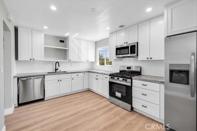 73461 El Paseo Drive, 29 Palms CA: https://media.crmls.org/medias/91b86990-2d32-4e7a-98c1-865ceb57a19c.jpg