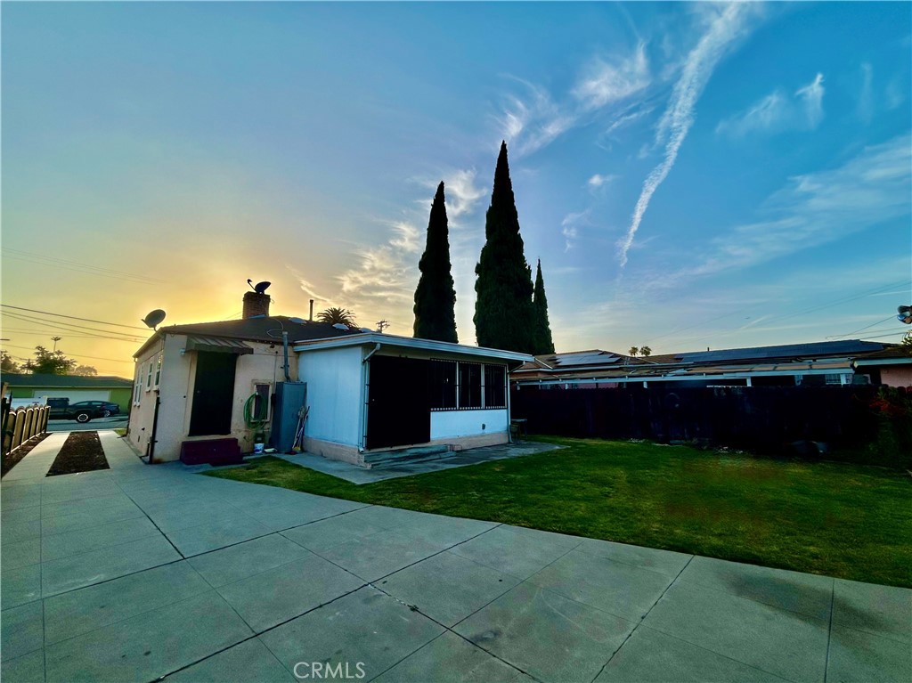 https://media.crmls.org/medias/91b86a35-fed6-461d-8647-1e9087d9f088.jpg?preset=X-Large