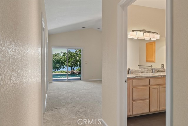43 Edgewater Court, Chico CA: https://media.crmls.org/medias/91b88896-9424-4679-b7f2-4fdd6c5f7686.jpg