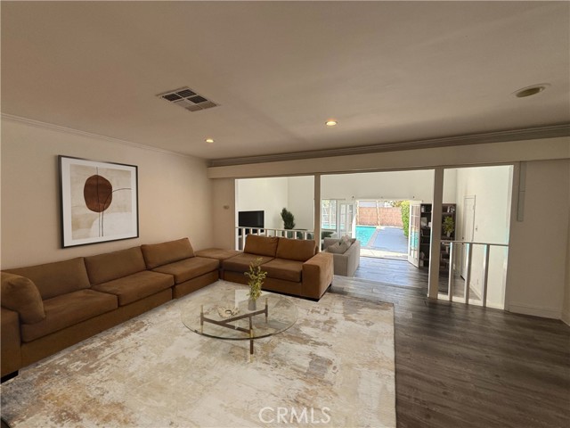 Detail Gallery Image 9 of 15 For 17526 Lemay St, Lake Balboa,  CA 91406 - 3 Beds | 2 Baths