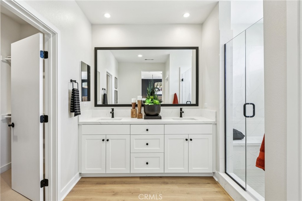 MLS #OC25272415 image #9