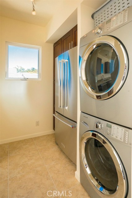 1076 Miramar Street, Laguna Beach CA: https://media.crmls.org/medias/91b970ea-8088-410c-95ec-eb1649c63dcc.jpg