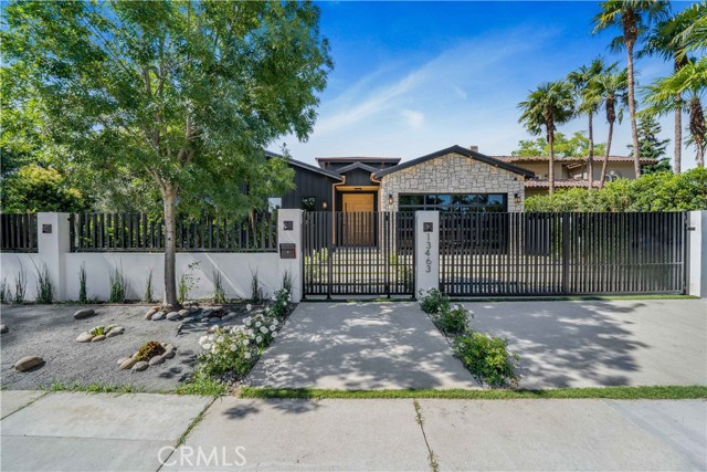 13463 Chandler Boulevard, Sherman Oaks, California 91401, 5 Bedrooms Bedrooms, ,4 BathroomsBathrooms,Residential Lease,For Rent,13463 Chandler Boulevard,CRSR24166099