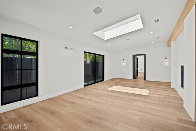 23427 Canzonet Street, Woodland Hills CA: https://media.crmls.org/medias/91badbc3-b8cf-4a5b-80cf-f7013930373e.jpg