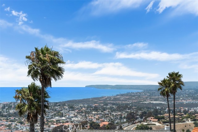 413 E Avenida Cordoba, San Clemente CA: https://media.crmls.org/medias/91bb3880-7d9c-4b9c-9f35-378c72f6ddf3.jpg