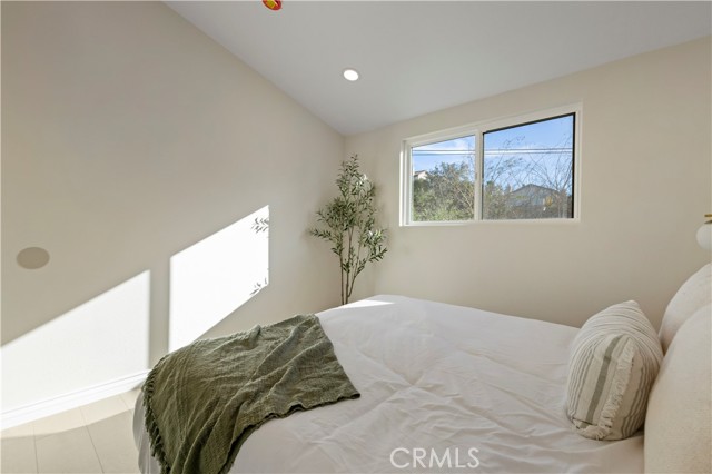 Detail Gallery Image 22 of 28 For 18640 Kimbrough St, Canyon Country,  CA 91351 - 3 Beds | 2 Baths