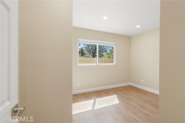 17121 Kingsbury Street, Granada Hills CA: https://media.crmls.org/medias/91bd1f12-1663-4b3d-b8bd-d32f902c7d71.jpg