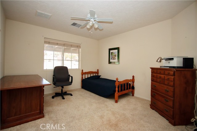 5601 Grand Avenue, Yucca Valley CA: https://media.crmls.org/medias/91be2392-9a11-4c95-b98b-6c2fe02a84e3.jpg