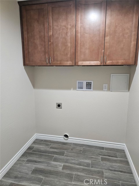 Detail Gallery Image 9 of 13 For 20495 Zuni Rd, Apple Valley,  CA 92307 - 4 Beds | 2 Baths