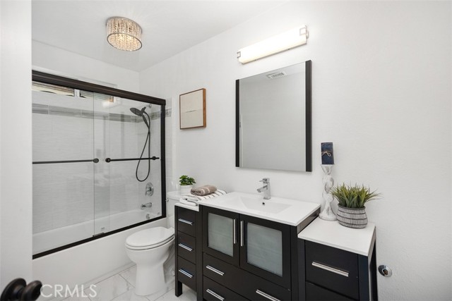 upstairs secondary bathroom