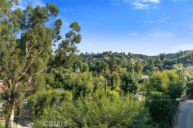 Detail Gallery Image 13 of 28 For 4477 Ensenada Dr, Woodland Hills,  CA 91364 - 4 Beds | 3/1 Baths