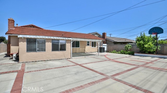 17475 Santa Lucia Street, Fountain Valley CA: https://media.crmls.org/medias/91c00f59-4a48-450b-8072-f24fda1ac2a5.jpg