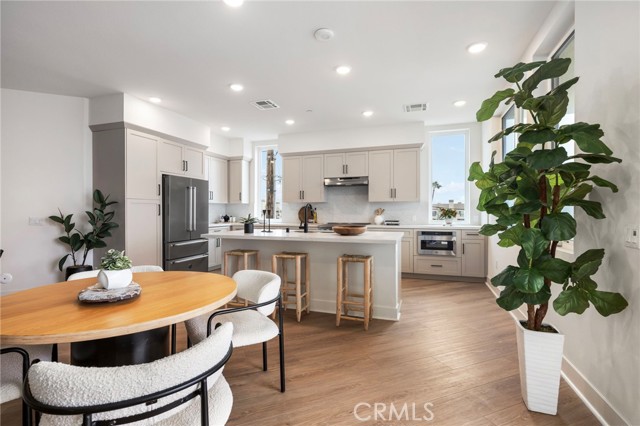 Detail Gallery Image 7 of 71 For 414 Main St #300,  Huntington Beach,  CA 92648 - 2 Beds | 2/1 Baths