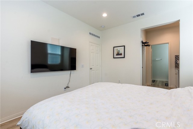 Detail Gallery Image 6 of 38 For 2118 Lacy Crossing Dr, Santa Ana,  CA 92701 - 4 Beds | 3/1 Baths