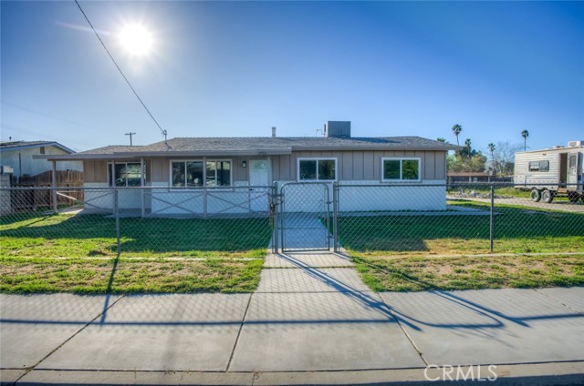 Detail Gallery Image 2 of 39 For 2701 Houchin, Bakersfield,  CA 93304 - 4 Beds | 2 Baths