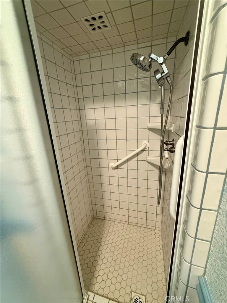 https://media.crmls.org/medias/91c2987c-4288-4558-b58a-9b5df70d1ae6.jpg?preset=X-Large
