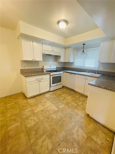 Detail Gallery Image 4 of 12 For 11083 Robinson Dr, Stanton,  CA 90680 - 4 Beds | 2 Baths
