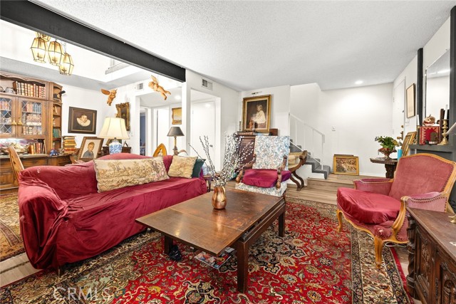 242 N Orange Grove Boulevard, Pasadena CA: https://media.crmls.org/medias/91c34f2a-ac14-4c09-8a22-47ca2d66ea33.jpg