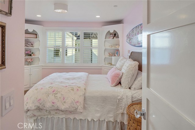 Detail Gallery Image 35 of 65 For 2132 Seville Ave, Newport Beach,  CA 92661 - 4 Beds | 4/1 Baths