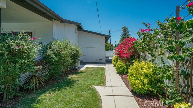 23853 Hatteras Street, Woodland Hills CA: https://media.crmls.org/medias/91c60fa2-196c-4942-9f55-cc6460ba0bab.jpg
