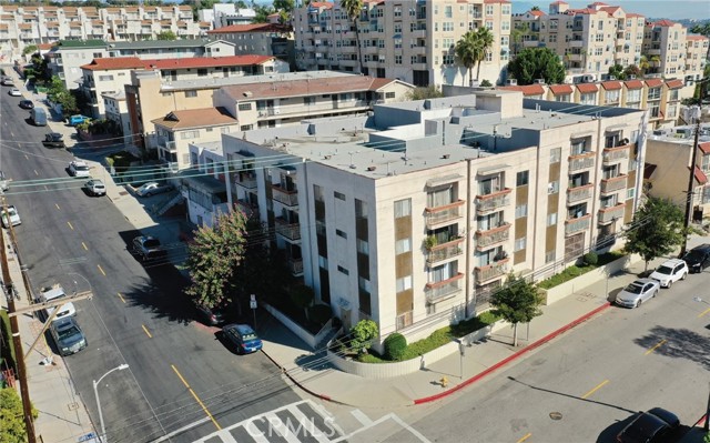 Image 2 of 26 For 939 College  