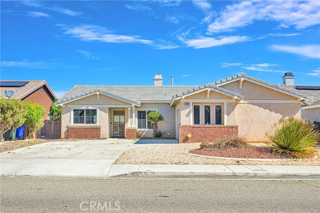 Detail Gallery Image 1 of 28 For 13190 Dos Palmas Rd, Victorville,  CA 92392 - 3 Beds | 2 Baths