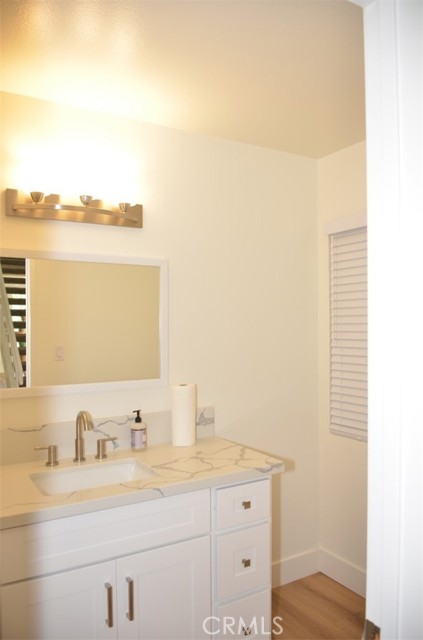 Detail Gallery Image 21 of 39 For 64 Oak Tree Lane, Irvine,  CA 92612 - 4 Beds | 2/1 Baths